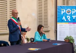 	L'intervento del sindaco Ezio Donadio durante l'inaugurazione della mostra a Cherasco